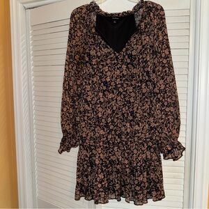 Aakaa Black and Tan Floral Long Sleeve Dress